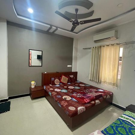 Satguru Guest House 우자인 외부 사진