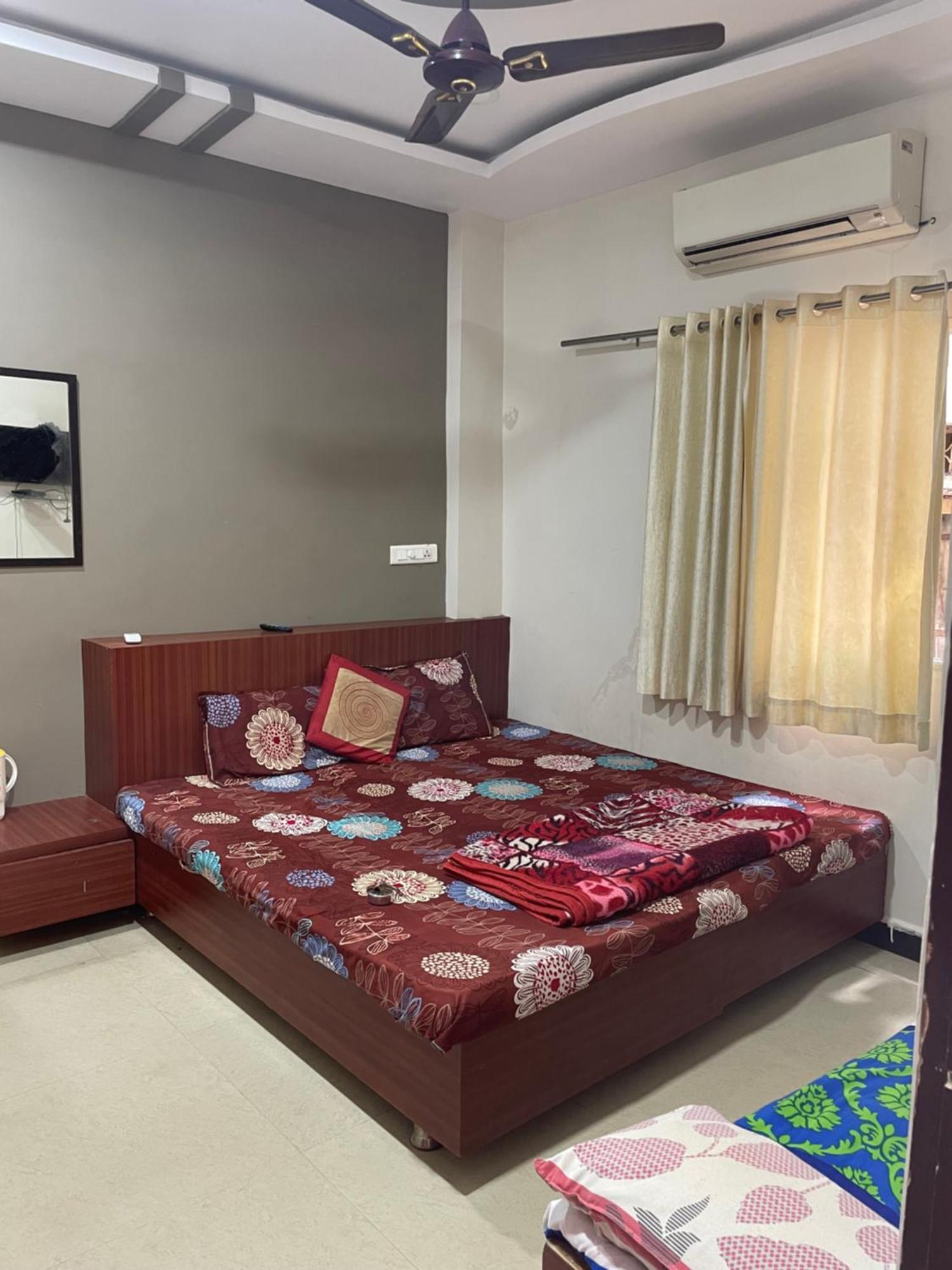 Satguru Guest House 우자인 외부 사진