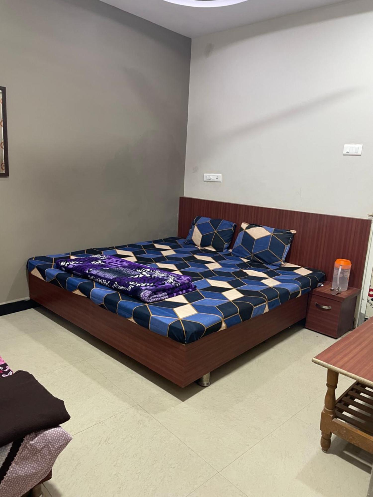 Satguru Guest House 우자인 외부 사진